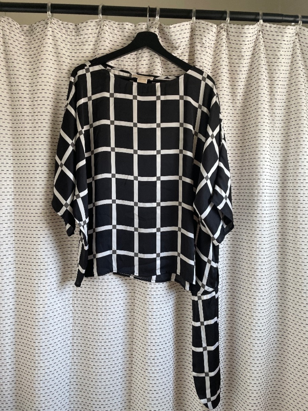 Michale Kors oversized top with tie black and white pattern